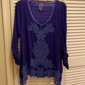 Beautifully embroidered Johnny Was top, size M, 100% Cupra Rayon